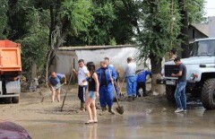 Алматинские чиновники попросили "Красный Полумесяц" помочь жителям затопленных домов