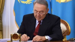 Назарбаев подписал закон о выделении Кыргызстану 100 млн долларов