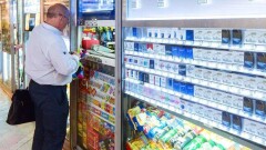 Минздрав предложил запретить выкладку сигарет на витрины. Продавцы выступают против