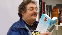 Казнет спорит, закидывать Дмитрия Быкова тухлыми помидорами или нет
