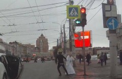 Сбежавшая со свадьбы россиянка стала суперпопулярной в Великобритании 