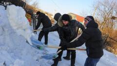 Основатель строительного холдинга призвал алматинцев взяться за лопаты