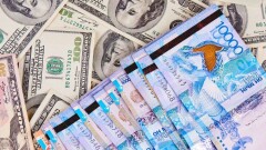 Тенге завершил неделю на бирже новым антирекордом – 385,76 тенге за доллар