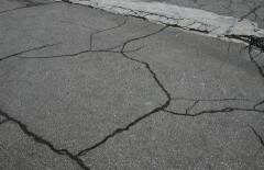 В Караганде свежеуложенный асфальт пришёл в негодность через два часа