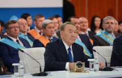Назарбаев пригласил местных бизнесменов с "жирком" поучаствовать в приватизации