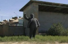 В Кызылорде памятник Ленину указывает на общественный туалет