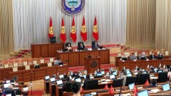 Кыргызские депутаты отстранились от дела своего коллеги, арестованного в РК