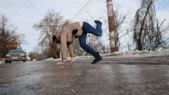 С начала ноября 888 жителей столицы пострадали от гололёда