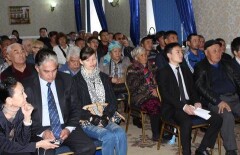  Жители затопленного села Оразак приехали в Астану искать защиты у оппозиции
