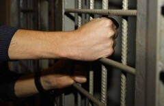 В Актау осуждены вымогатели, угрожавшие убить бизнесмена и всю его семью