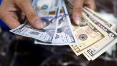 Тенге в субботу укрепился по отношению к доллару