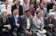 Казахстанские пенсионеры из-за кризиса стали чаще выходить на работу