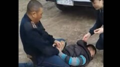 В ЗКО подследственный участковый отрицает, что избивал местного жителя