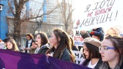 Феминисток, организовавших акцию на Арбате в Алматы, вызвали в акимат