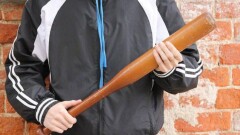 Вооружённый ножом и битой хулиган отобрал у сотрудника охранного агентства автомат