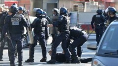 Французских полицейских осудят за насилие во время акции "жёлтых жилетов"
