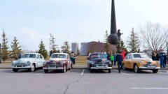 Российский кортеж из раритетных "Побед" в честь 9 Мая прибыл в Астану