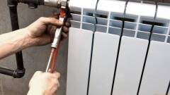 Костанайские коммунальщики взяли на работу не способного оплатить им миллионный долг мужчину
