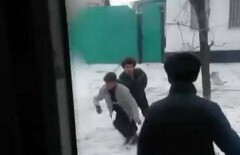 Драку двух водителей автобусов сняли очевидцы в Актобе