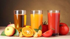 Соки прямого отжима в стеклянных бутылках советуют покупать к новогоднему столу в МИР РК