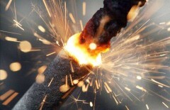 13 человек едва не лишились зрения из-за петард в Алматы 