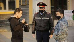 Жителям Атырау запретили выходить из дома после 23.00