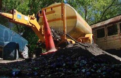 Коммунальщики Темиртау объяснили, почему укладывали асфальт в ямы с водой