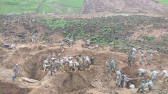 Тела двух девочек нашли под оползнем в Кыргызстане