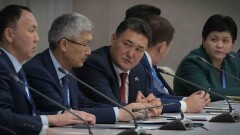 Аким Павлодарской области рассказал Токаеву и Путину о проблеме прохождения грузов на границе
