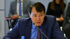 Шпекбаев: Поборы в школах и сбор справок пора отправить в прошлое