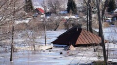 В Зыряновске вода затопила дома по крыши