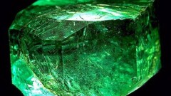Гигантский изумруд нашли шахтёры на севере Бразилии