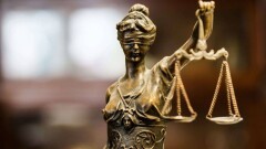За выбитые взрывом стёкла в домах Семея чиновника приговорили к ограничению свободы