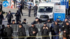 СМИ: 20 тысяч мигрантов, вооружённых ножами, пытаются прорваться на территорию ЕС