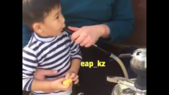 Видео курящего кальян мальчика возмутило казахстанцев