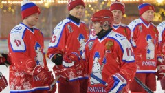 Команда, за которую играл Путин, одержала победу в хоккейном матче на Красной площади