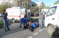 Пенсионера сбил грузовик на пешеходном переходе в Алматы