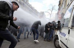 Разгоном толпы завершилась акция памяти жертв терактов в Брюсселе