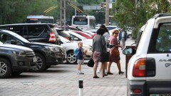 Восстановить тротуары для пешеходов на захваченных парковками улицах поручил Байбек