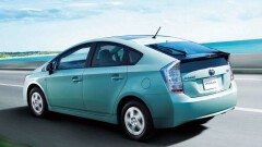 Toyota отзывает 2,4 млн гибридных автомобилей по всему миру