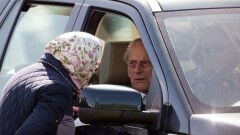 Принц Филипп отказался от водительских прав после ДТП