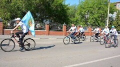 День государственных символов в Астане отметили массовым велопробегом