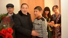 Лишившемуся обеих рук мальчику из Актау подарили новую квартиру