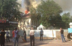 В Алматы на "Арбате" горит здание с рестораном и кафе