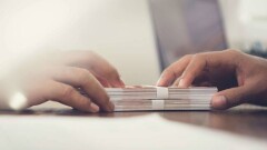 В Шымкенте сотрудница управления образования за деньги обещала помочь завучу школы стать директором