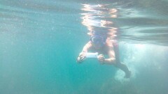 Карагандинец утопил водонепроницаемый телефон и отсудил деньги за него