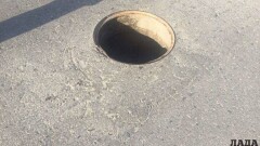 Акимат отсудил 1,6 млн тенге у подрядчика, когда автомобиль наехал на открытый люк в Алматы
