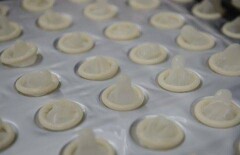 Светящиеся презервативы предупредят об опасности