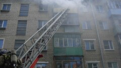Пожарные Семея спасли мать с годовалым ребёнком