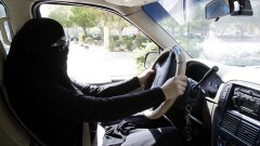 В Саудовской Аравии женщины впервые сели за руль авто